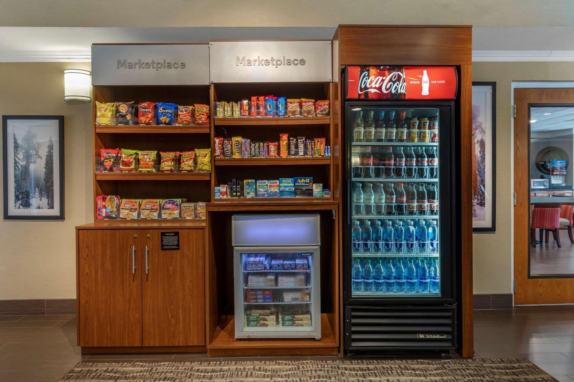 Comfort Suites Visalia - Convention Center Екстериор снимка