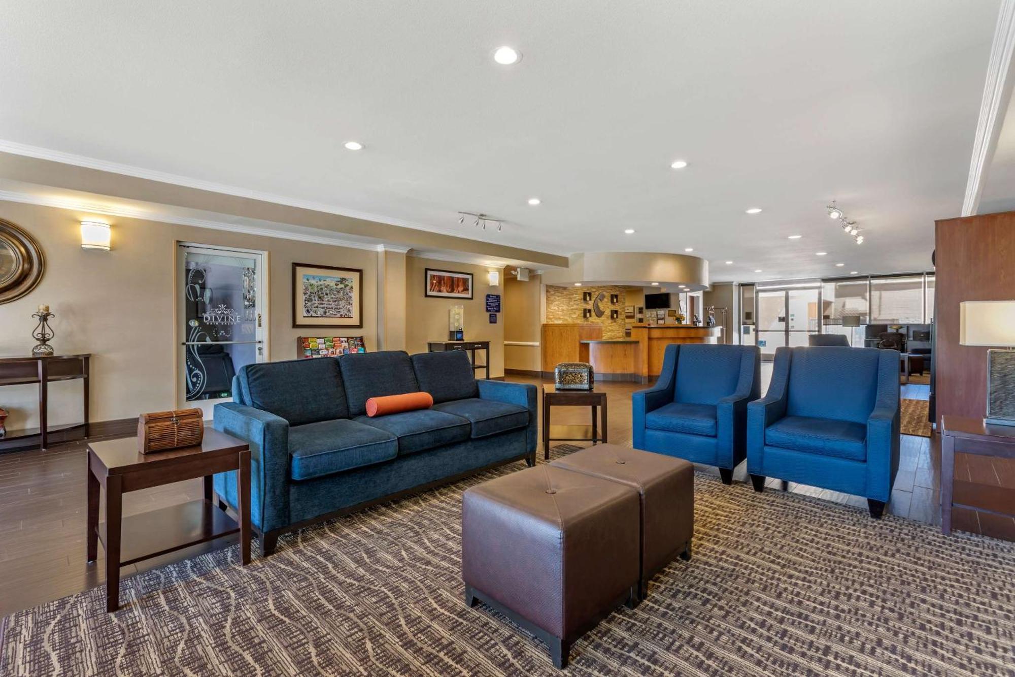 Comfort Suites Visalia - Convention Center Екстериор снимка